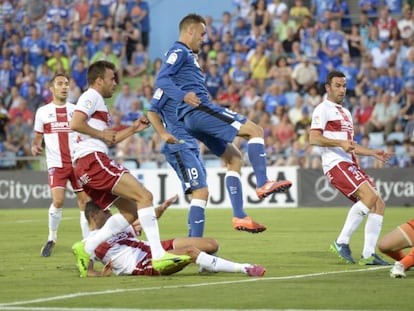 Cala marca el primer gol del Getafe al Huesca.