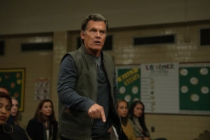 Josh Brolin in „Waffen“.