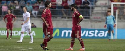 Sergi Roberto e Isco, tras la derrota ante Serbia.