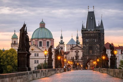 El puente Carlos, en Praga (República Checa).