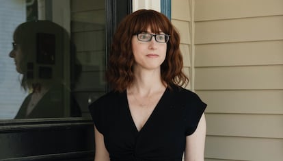 La autora Freida McFadden, fotografiada en su casa en Arlington, el 10 de julio de 2024.