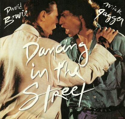 'Dancing in the street', la versión del clásico del 'soul'que grabó con Bowie en 1985. Cuentan que la idea original era estrenarla como un dueto estando Bowie en londres y Jagger en EE.UU, durante el macroconcierto Live Aid, pero no fue posible por problemas técnicos.
