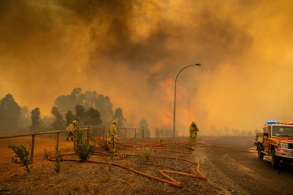 Bushfire near the Perth Hills, Western Australia