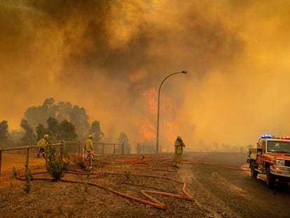 Bushfire near the Perth Hills, Western Australia