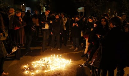 Homenaje a las v&iacute;ctimas de los atentados en Francia en T&uacute;nez, el y de enero.