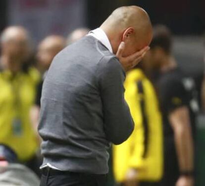 Guardiola, emocionado, tras conquistar su &uacute;ltimo t&iacute;tulo en el Bayern. 