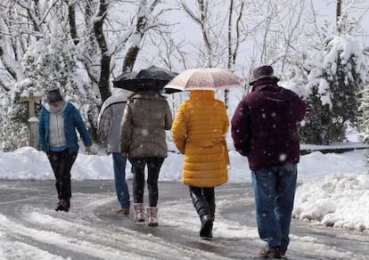 A snowy road in O Cebreiro, Lugo.