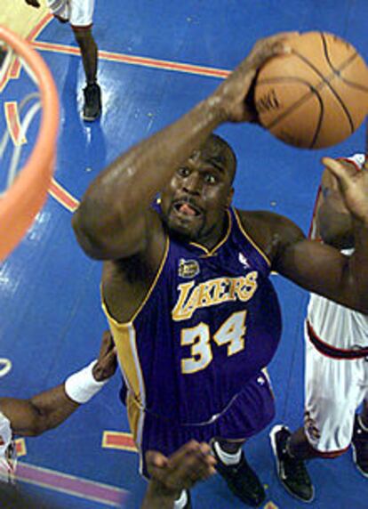 <font size="2"><b>Los Lakers se acercan en Filadelfia al título de la NBA (86-100)</b></font>