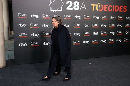 La administradora única provisional de RTVE, Rosa María Mateo, en el plató del Estudio 1 de RTVE, en Prado del Rey, donde se ha celebrado el debate electoral..