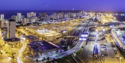 Panorámica de Durban, con el océano Índico al fondo.