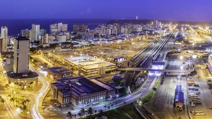 Panorámica de Durban, con el océano Índico al fondo.