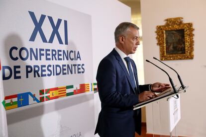 El lehendakari en funciones, Iñigo Urkullu,  durante la rueda de prensa tras la Conferencia de Presidentes el pasado viernes.