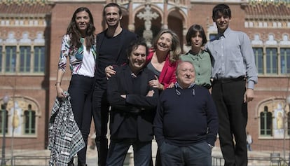 El director Agustí Villaronga, amb Isona Passola (productora), Fernando Esteso i els personatges centrals d''Incerta glòria'.