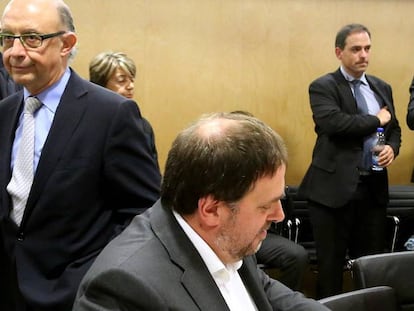 Finance Minister Cristóbal Montoro (l) and Catalan deputy regional premier Oriol Junqueras (r).