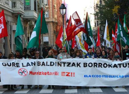 Un momento de la manifestación de los sindicatos de la enseñanza concertada en Bilbao.