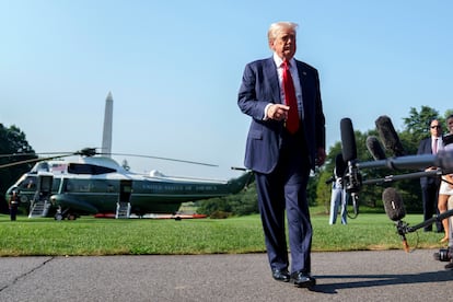 Donald Trump se prepara para subirse a un helicóptero, este viernes en Washington.