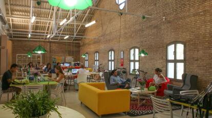 Una de las zonas de trabajo del Espai d'Innovació i Creació de Las Naves de Valencia.