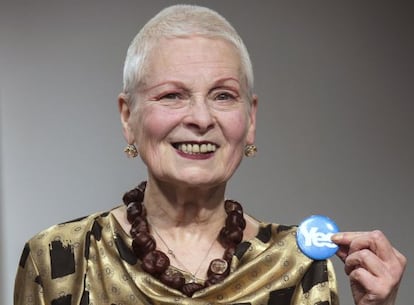 Vivienne Westwood muestra su apoyo a la independencia de Escocia durante su desfile en la semana de la moda de Londres.