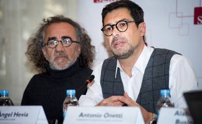 El presidente de la SGAE, José Ángel Hevia (derecha), junto al vicepresidente Teo Cardalda, el pasado diciembre.