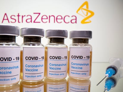 Viales de la vacuna de AstraZeneca y Oxford.