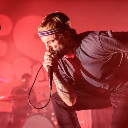 Joe Talbot, cantante Idles, en un concierto del grupo británico en Milán