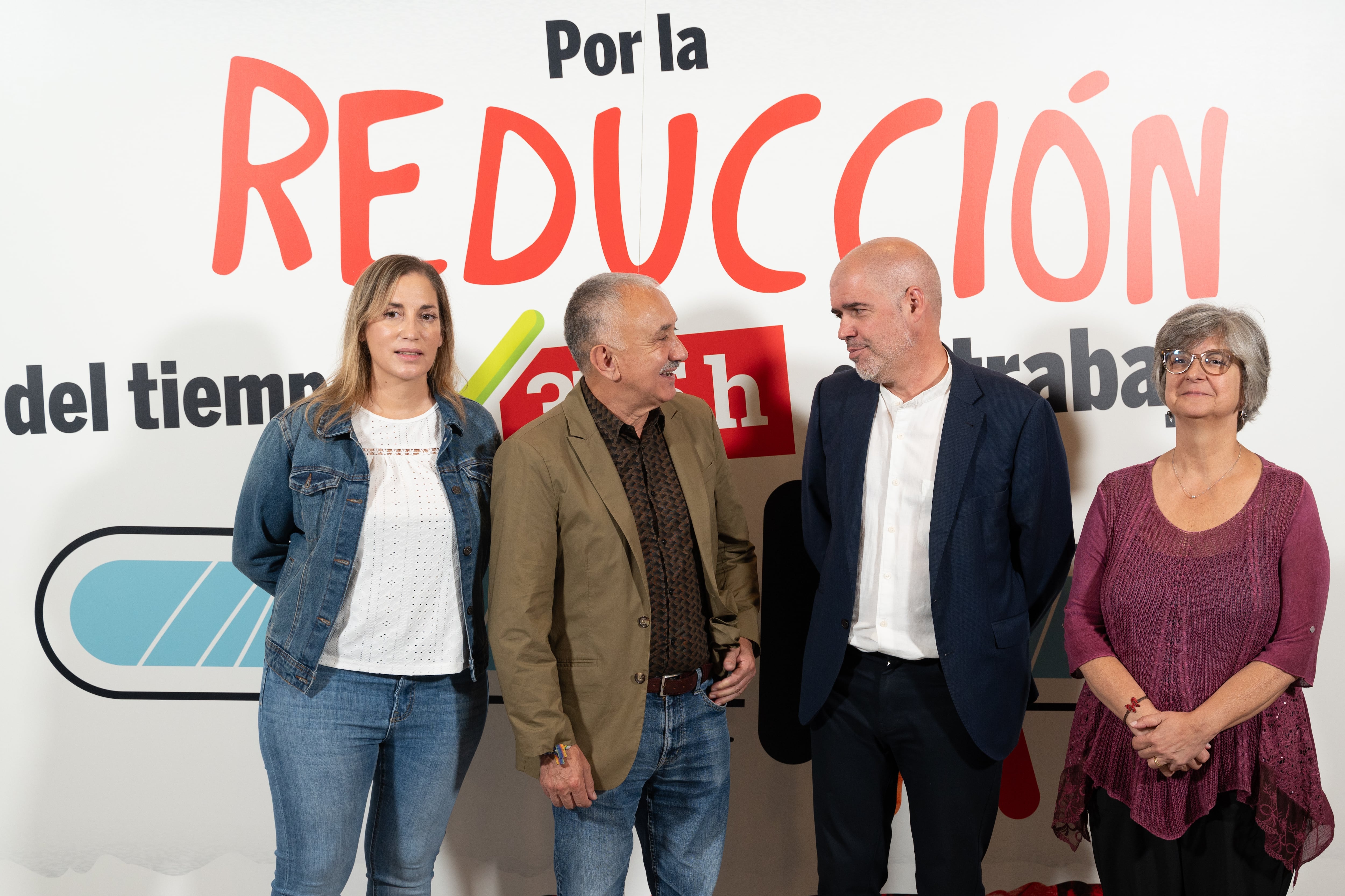 De izquierda a derecha: la secretaria general de UGT-Madrid, Marina Prieto, el secretario general de UGT, Pepe Álvarez; el secretario general de CCOO, Unai Sordo, y la secretaria general de CCOO-Madrid, Paloma López, durante un acto para la reducción de l