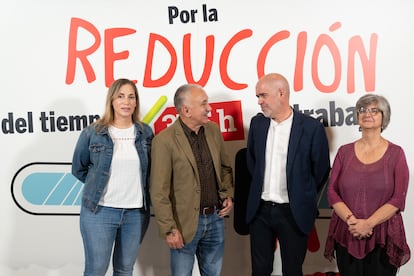 La secretaria general de UGT-Madrid, Marina Prieto, el secretario general de UGT, Pepe Álvarez; el secretario general de CC OO, Unai Sordo, y la secretaria general de CC OO-Madrid, Paloma López, este miércoles en la sede de UGT en Madrid.