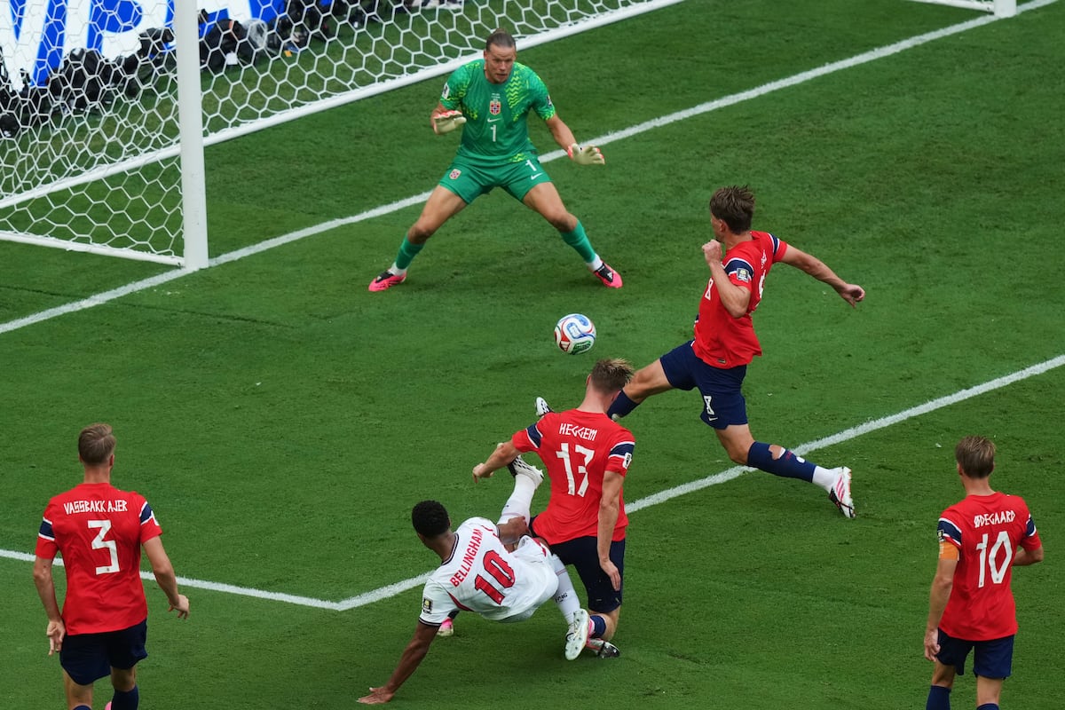 El primer gol del doblete de Bellingham frente a Noruega