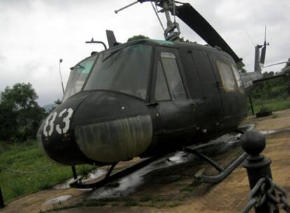 Helicóptero expuesto en los terrenos de la antigua base americana de Khe Sanh, Vietnam