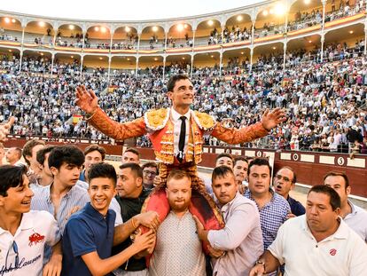 Paco Ureña, a hombros, el 15 de junio de 2019, en la plaza de Las Ventas.