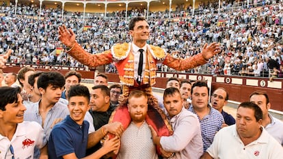 Paco Ureña, a hombros, el 15 de junio de 2019, en la plaza de Las Ventas.