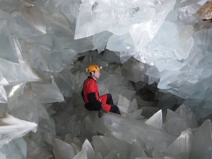 Prismas de selenita en la geoda gigante de Pulpí, en Almería.