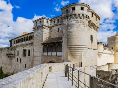 El castillo de Cuéllar, en la provincia de Segovia, alberga un instituto.