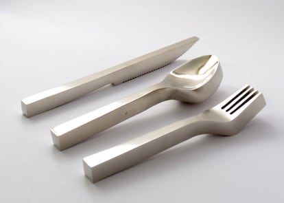 Prueba a cortar carne con esto... 'Thick cutlery set' (2012).