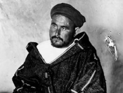Abdelkrim, en su casa de Axdir, en agosto de 1922.