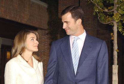 Letizia Ortíz y Felipe de Borbón, en noviembre de 2003, unos meses después de anunciar su compromiso.