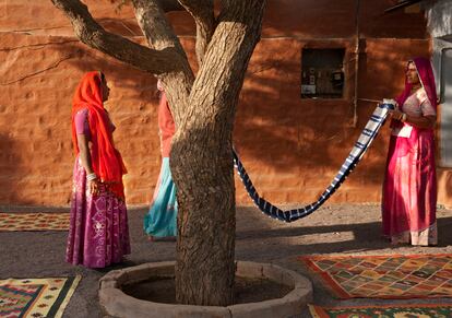 Tejedoras de alfombras en Salawas, cerca de Jodhpur.