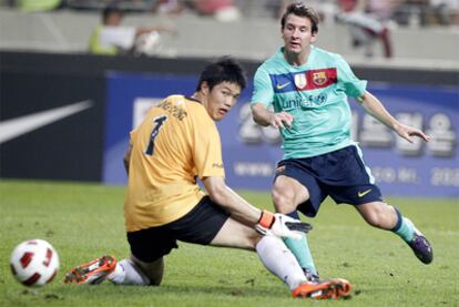 Messi supera al portero Jung Sung Ryong.
