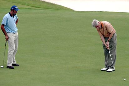 Un <i>putt</i> de Bill Clinton en el club Abama, en Tenerife.