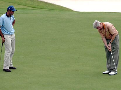 Un <i>putt</i> de Bill Clinton en el club Abama, en Tenerife.