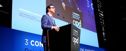 El ministro de Industria, Jos&eacute; Manuel Soria, en el Congreso de la APD.