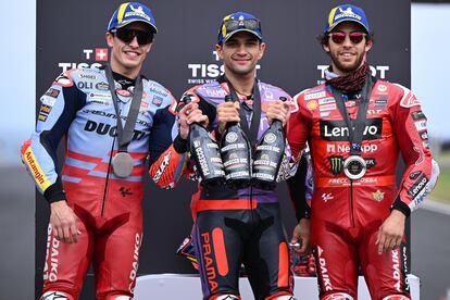 Marc Márquez, Jorge Martin y Enea Bastianini celebran en el podio después de la carrera Sprint de MotoGP del Gran Premio de Australia