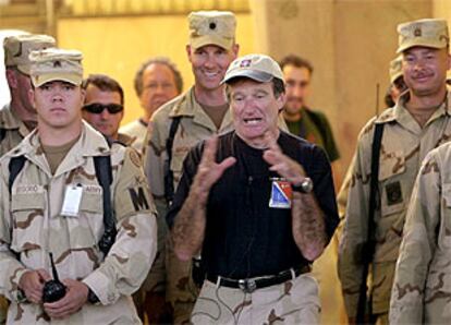El actor Robin Williams de visita en Afganistán a las tropas estadounidenses
