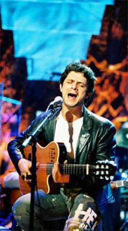 Alejandro Sanz, durante uno de los ensayos del concierto MTV Unplugged.