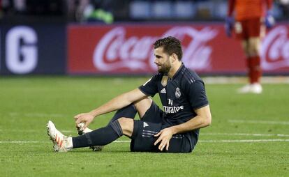 Nacho, en el momento en el que cae lesionado ante el Celta.