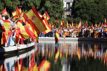 Manifestação a favor da Constituição na praça de Colón em Madri neste sábado.