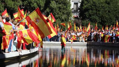 Manifestação a favor da Constituição na praça de Colón em Madri neste sábado.