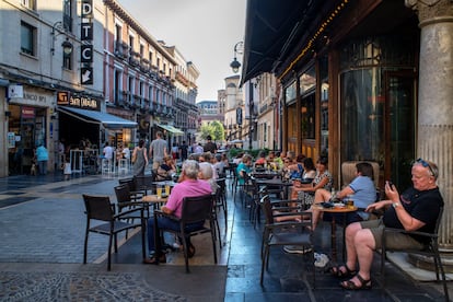 Bares y restaurantes en la calle Ancha del barrio Húmedo de León. 