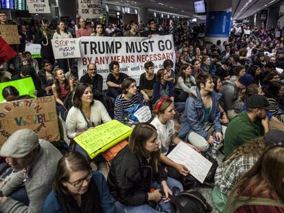 Protesta en el aeropuerto de San Francisco a la que se unió Sergey Brin, cofundador de Google, el 29 de enero.