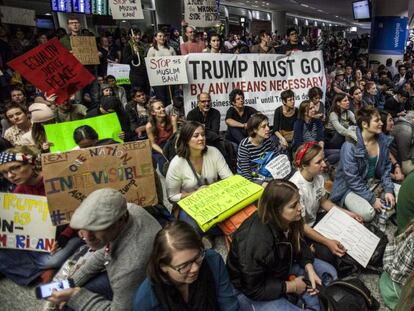 Protesta en el aeropuerto de San Francisco a la que se unió Sergey Brin, cofundador de Google, el 29 de enero.